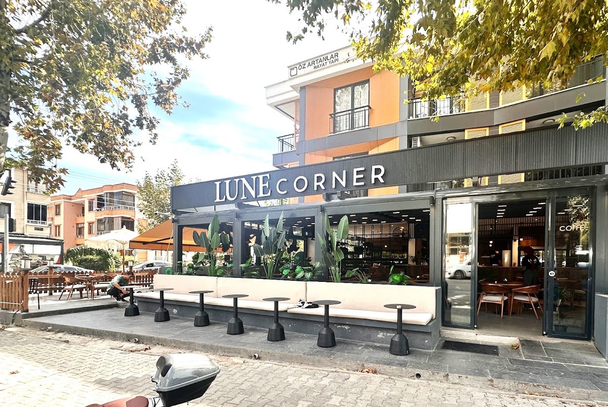 Lune Corner